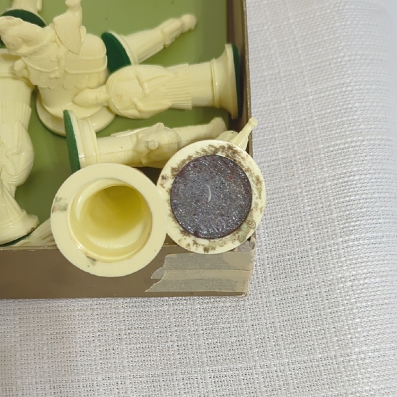 Gallant Knight Chess Set - Picture 11 of 11